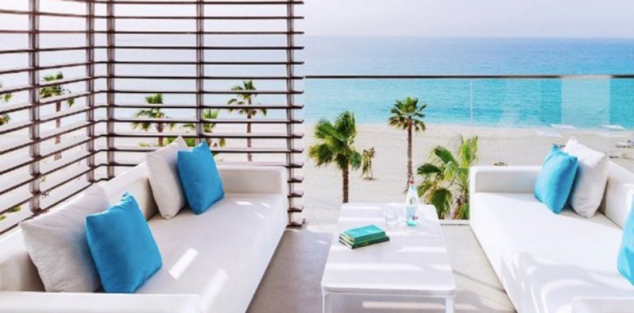 Apartment in Jumeirah, Dubai, UAE 1 bedroom, 149 sq.m. № 1608