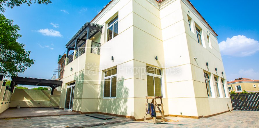 Villa in Dubai Land, UAE 5 bedrooms, 569 sq.m. № 5214