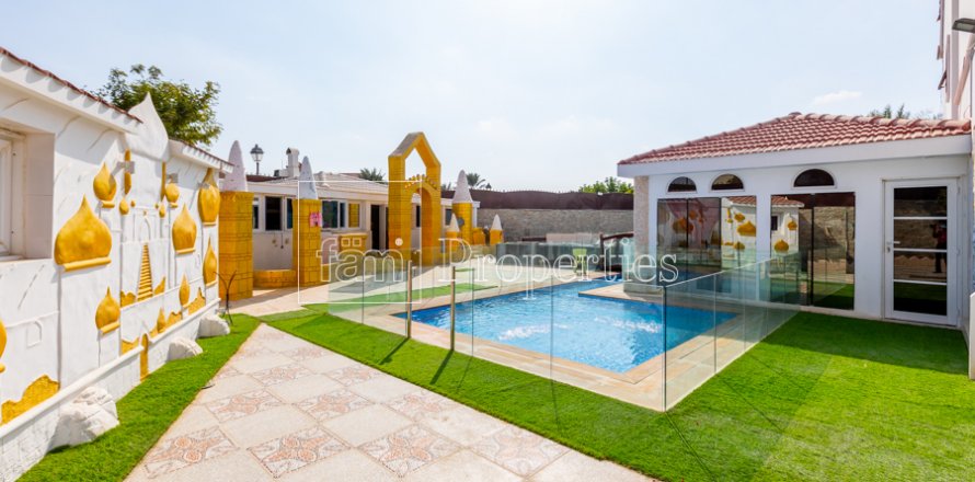 Villa in Dubai Land, Dubai, UAE 8 bedrooms, 1333.3 sq.m. № 3711