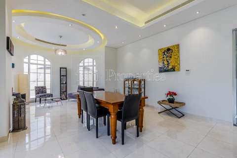 Villa in Dubai Land, UAE 4 bedrooms, 557.4 sq.m. № 5189 - photo 7