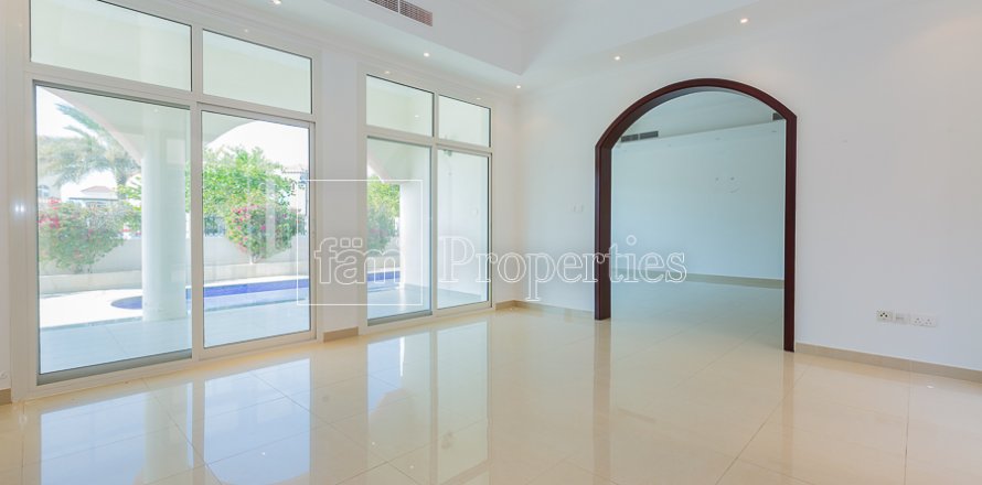 Villa in Dubai Land, Dubai, UAE 6 bedrooms, 743.2 sq.m. № 4577