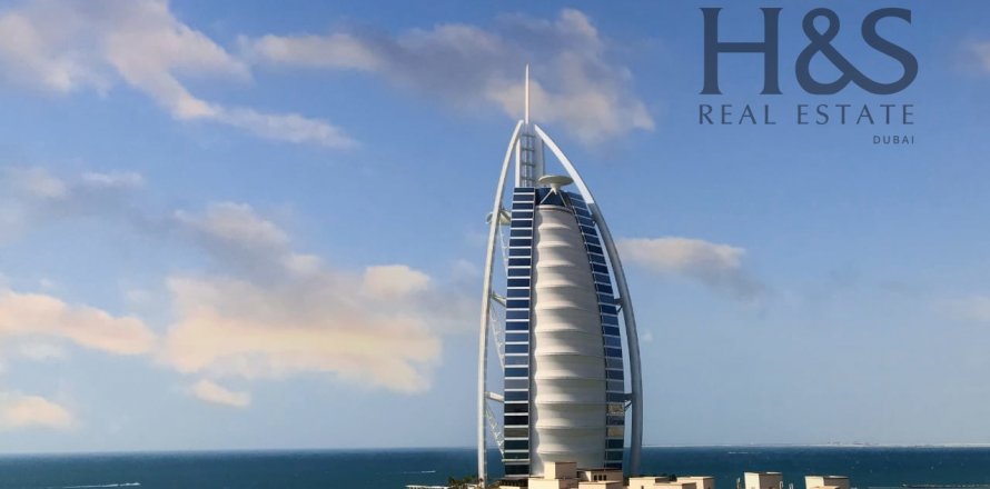 Apartment in Umm Suqeim, Dubai, UAE 3 bedrooms, 201 sq.m. № 3125