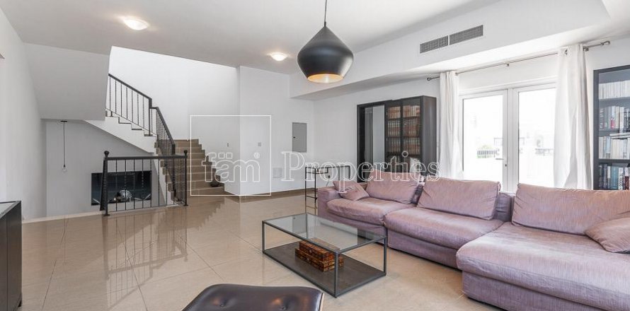 Villa in Dubai Land, Dubai, UAE 5 bedrooms, 594.6 sq.m. № 5146