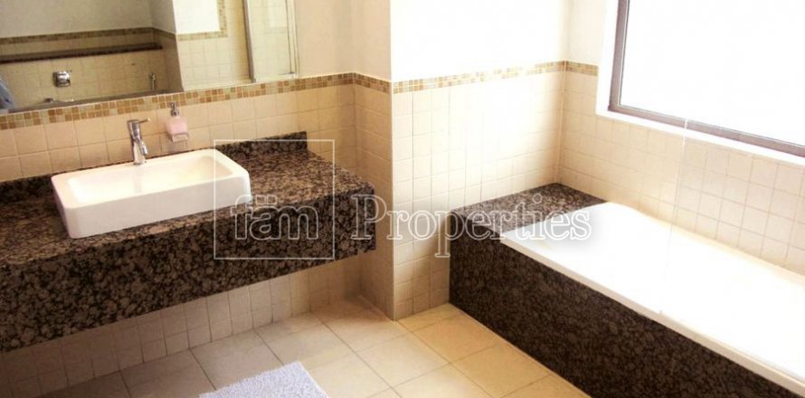 Apartment in Dubai, UAE 3 bedrooms, 170.8 sq.m. № 3287