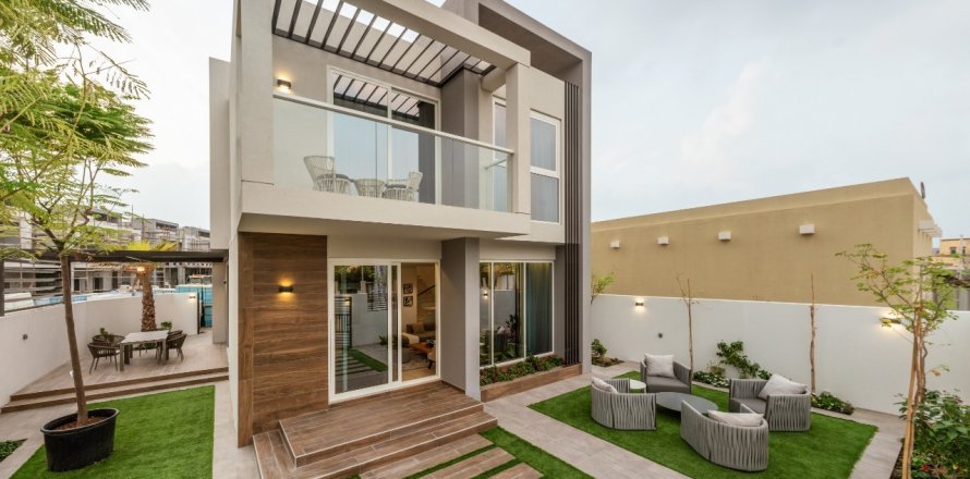 Villa in Dubai, UAE 4 bedrooms, 270 sq.m. № 7099