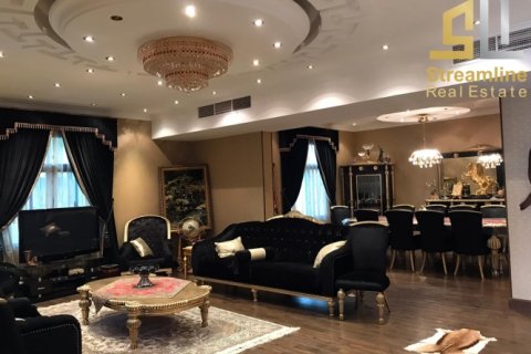 Villa in Falcon City of Wonders, Dubai, UAE 5 bedrooms, 557.42 sq.m. № 7845 - photo 17