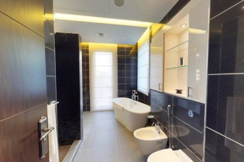 Villa in Al Barari, Dubai, UAE 7 bedrooms, 1009.67 sq.m. № 7756 - photo 16