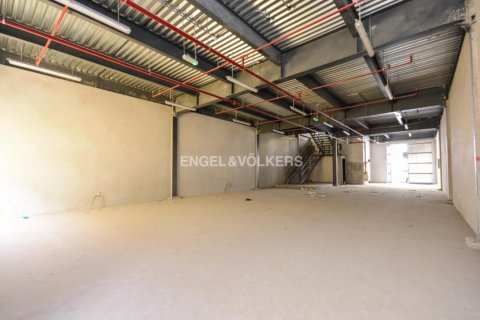 Warehouse in Al Quoz, Dubai, UAE 464.51 sq.m. № 18546 - photo 16