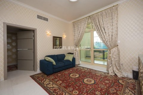 Villa in Jumeirah Islands, Dubai, UAE 5 bedrooms, 557.41 sq.m. № 19473 - photo 13