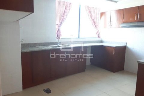 Apartment in Jumeirah Lake Towers, Dubai, UAE 2 bedrooms, 184.3 sq.m. № 21227 - photo 10
