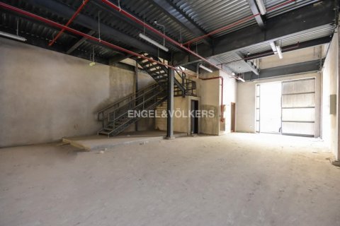 Warehouse in Al Quoz, Dubai, UAE 464.51 sq.m. № 18546 - photo 10