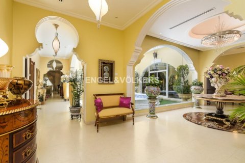 Villa in Al Barsha, Dubai, UAE 6 bedrooms, 1393.53 sq.m. № 19561 - photo 5