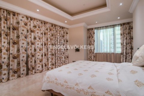 Apartment in Dubai Marina, UAE 585.28 sq.m. № 18376 - photo 8