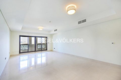 Apartment in BALQIS RESIDENCE in Palm Jumeirah, Dubai, UAE 2 bedrooms, 179.12 sq.m. № 21730 - photo 11
