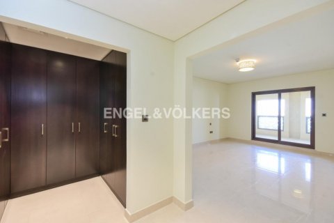 Apartment in BALQIS RESIDENCE in Palm Jumeirah, Dubai, UAE 2 bedrooms, 179.12 sq.m. № 22061 - photo 13