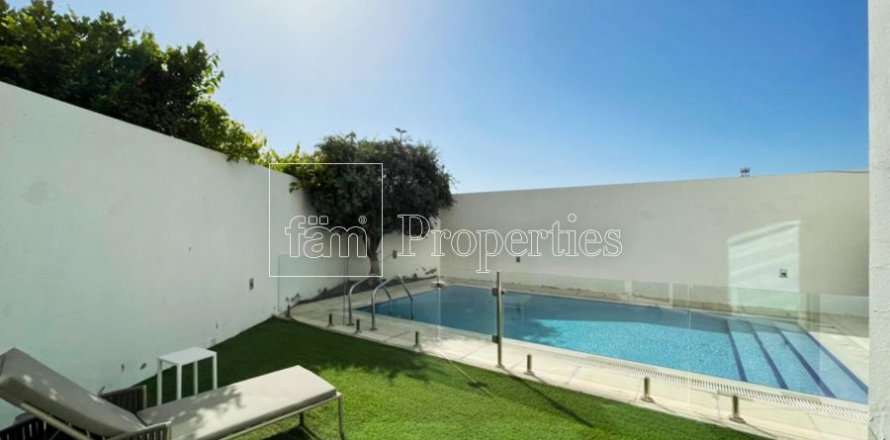 Villa in Al Sufouh, Dubai, UAE 4 bedrooms, 462.7 sq.m. № 4957