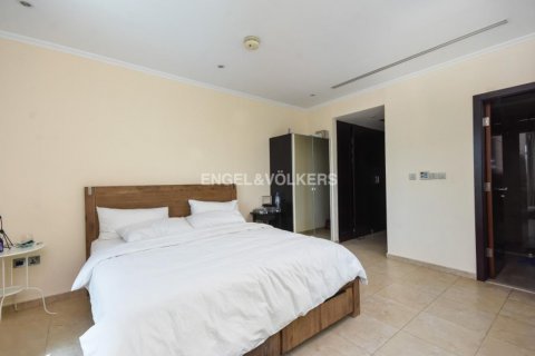 Villa in Jumeirah Park, Dubai, UAE 3 bedrooms, 666.30 sq.m. № 27749 - photo 18
