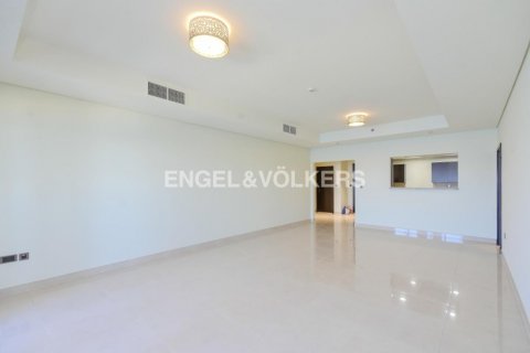 Apartment in BALQIS RESIDENCE in Palm Jumeirah, Dubai, UAE 2 bedrooms, 179.12 sq.m. № 21730 - photo 5