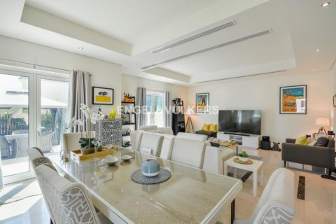 Villa in Al Furjan, Dubai, UAE 3 bedrooms, 301.19 sq.m. № 21711 - photo 1