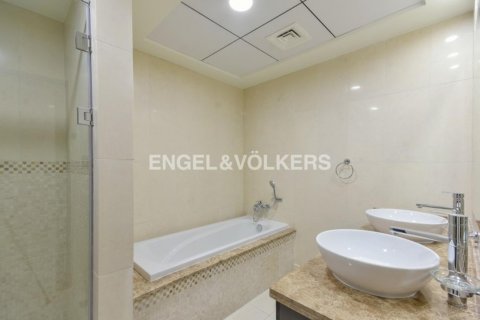 Apartment in BALQIS RESIDENCE in Palm Jumeirah, Dubai, UAE 2 bedrooms, 186.83 sq.m. № 21987 - photo 7