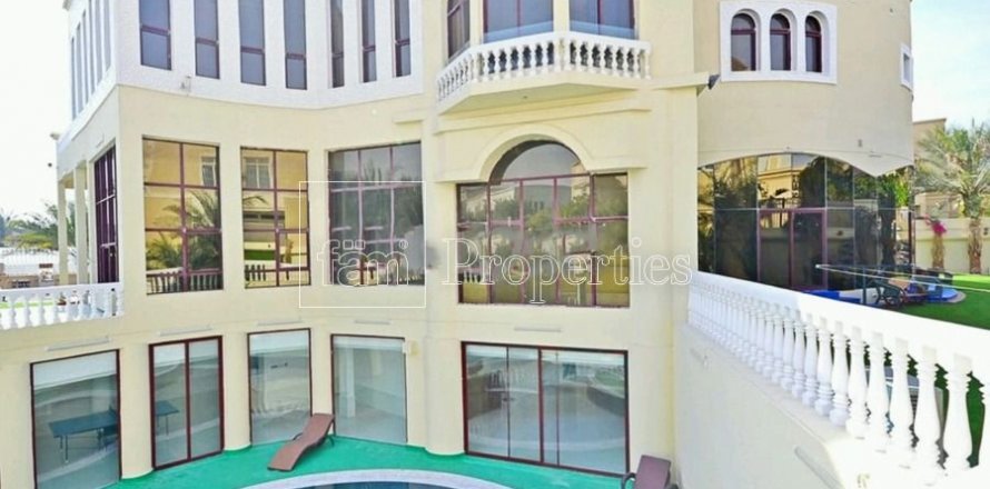 Villa in Dubai, UAE 7 bedrooms, 1723.6 sq.m. № 3674