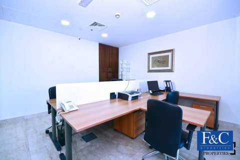 Office in Sheikh Zayed Road, Dubai, UAE 127.8 sq.m. № 44808 - photo 10