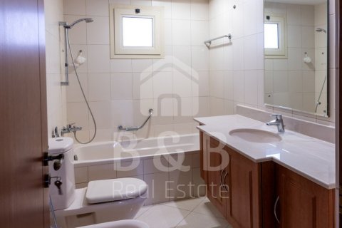 Villa in Al Hamra Village, Ras Al Khaimah, UAE 4 bedrooms, 369.8 sq.m. № 45270 - photo 5