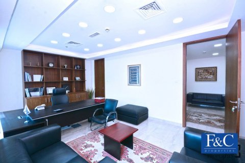 Office in Sheikh Zayed Road, Dubai, UAE 127.8 sq.m. № 44808 - photo 12