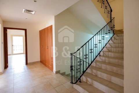 Villa in Al Hamra Village, Ras Al Khaimah, UAE 4 bedrooms, 369.8 sq.m. № 45270 - photo 3