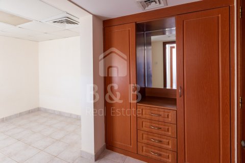 Villa in Al Hamra Village, Ras Al Khaimah, UAE 4 bedrooms, 369.8 sq.m. № 45270 - photo 9
