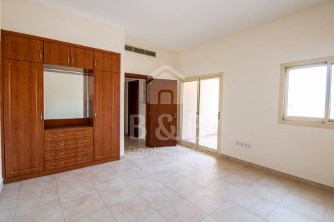 Villa in Al Hamra Village, Ras Al Khaimah, UAE 4 bedrooms, 369.8 sq.m. № 45270 - photo 10