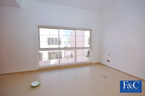 Villa in Nadd Al Sheba, Dubai, UAE 4 bedrooms, 468.5 sq.m. № 44963 - photo 4