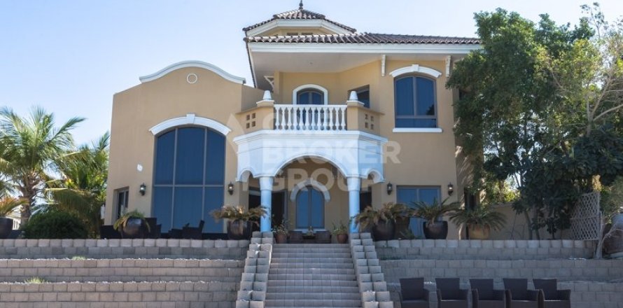 Villa in Palm Jumeirah, Dubai, UAE 4 bedrooms, 557.4 sq.m. № 44224