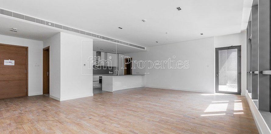 Apartment in Jumeirah, Dubai, UAE 3 bedrooms, 215.2 sq.m. № 4760