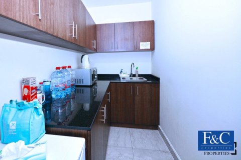 Office in Sheikh Zayed Road, Dubai, UAE 127.8 sq.m. № 44808 - photo 11