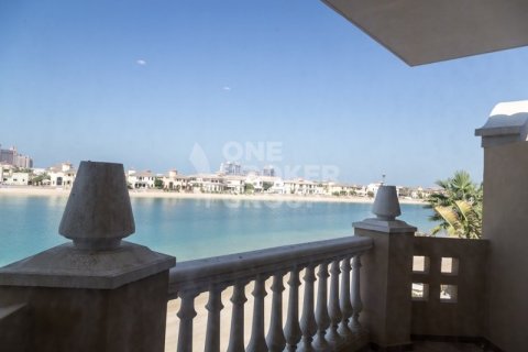 Villa in Palm Jumeirah, Dubai, UAE 4 bedrooms, 557.4 sq.m. № 44224 - photo 6