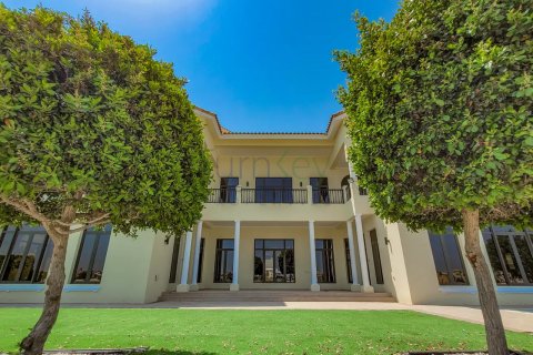 Villa in Palm Jumeirah, Dubai, UAE 6 bedrooms, 650 sq.m. № 50265 - photo 1