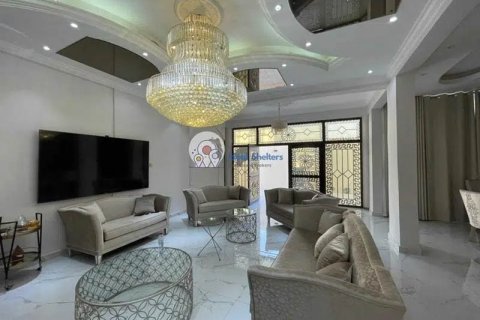 Villa in Mirdif, Dubai, UAE 6 bedrooms, 697 sq.m. № 50137 - photo 1