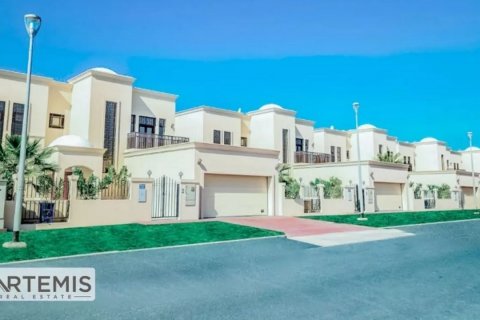 Villa in Jumeirah Park, Dubai, UAE 4 bedrooms, 420 sq.m. № 50178 - photo 4
