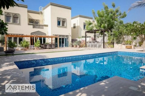 Villa in Jumeirah Park, Dubai, UAE 3 bedrooms, 285 sq.m. № 54917 - photo 1