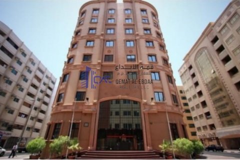 Property in Dubai, UAE 3901.9277 sq.m. № 54116 - photo 1