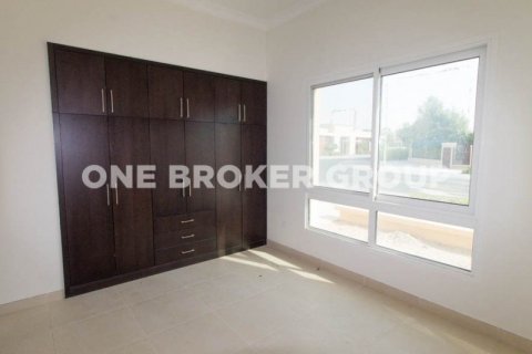 Villa in Al Barsha, Dubai, UAE 4 bedrooms, 360 sq.m. № 62762 - photo 5