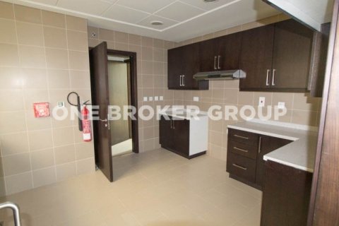 Villa in Al Barsha, Dubai, UAE 4 bedrooms, 360 sq.m. № 62762 - photo 4