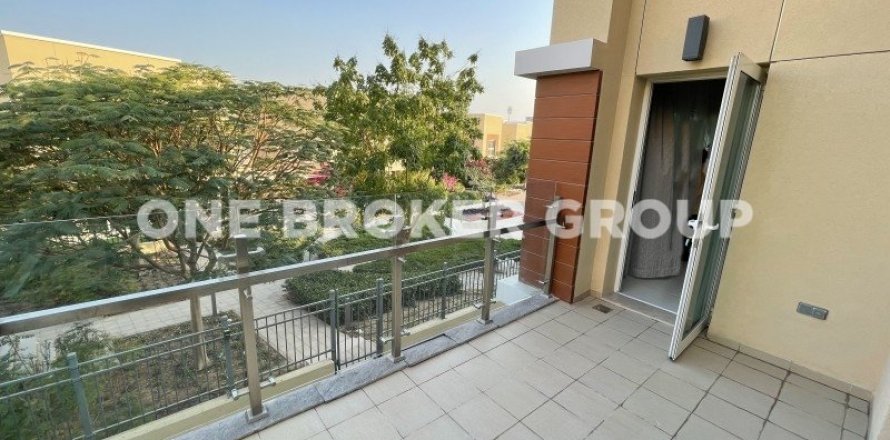 Villa in Al Barsha, Dubai, UAE 4 bedrooms, 360 sq.m. № 62762