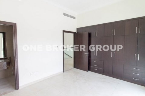 Villa in Al Barsha, Dubai, UAE 4 bedrooms, 360 sq.m. № 62762 - photo 9
