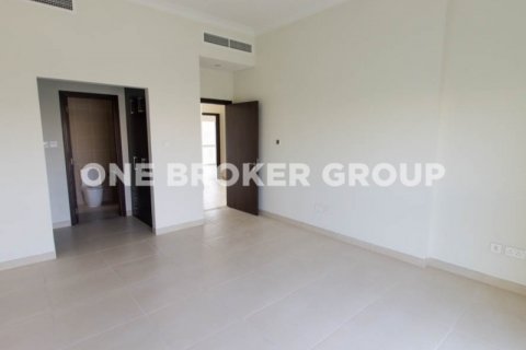 Villa in Al Barsha, Dubai, UAE 4 bedrooms, 360 sq.m. № 62762 - photo 15