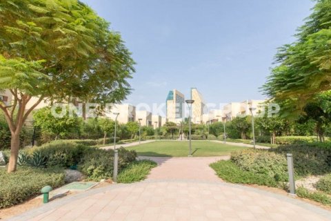 Villa in Al Barsha, Dubai, UAE 4 bedrooms, 360 sq.m. № 62762 - photo 16