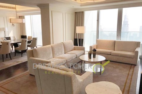 Apartment in Dubai, UAE 4 bedrooms, 263.84 sq.m. № 40457 - photo 1