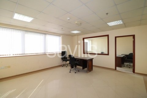 Warehouse in Sharjah Airport Freezone (SAIF), UAE 1605.4 sq.m. № 67665 - photo 8