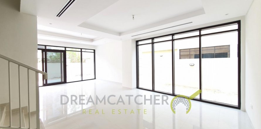 Townhouse in Dubai, UAE 4 bedrooms, 323.95 sq.m. № 81100